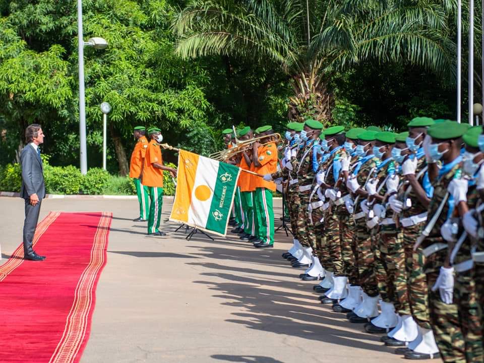 The Ambassador of the sovereign Order of Malta to the Republic of Niger presents his letters of credence